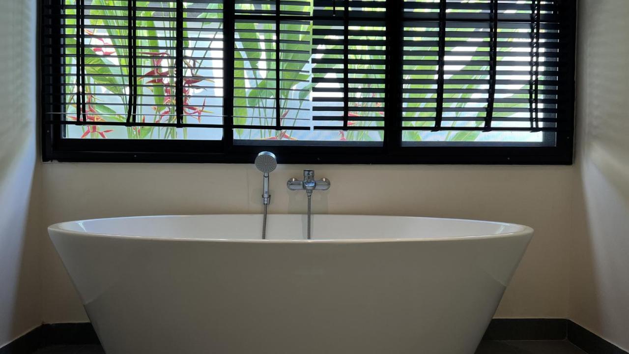 Plunge Tropic Villas 2 Naiharn Rawai Ngoại thất bức ảnh