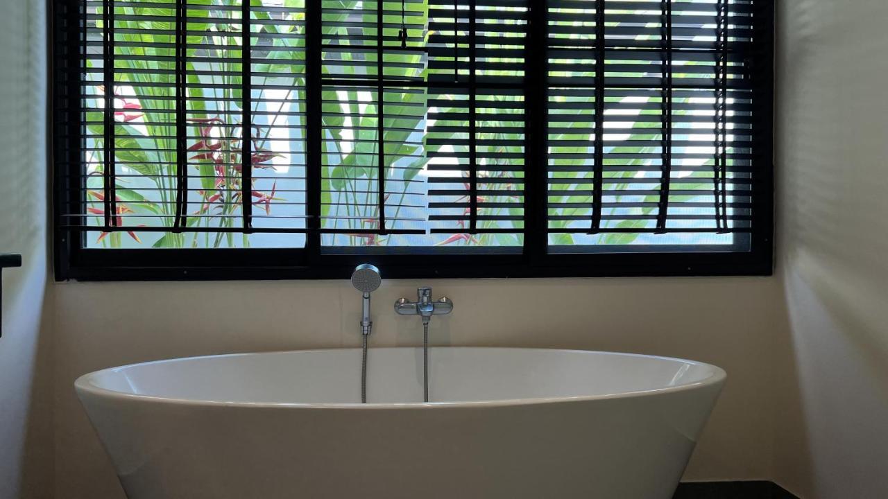 Plunge Tropic Villas 2 Naiharn Rawai Ngoại thất bức ảnh