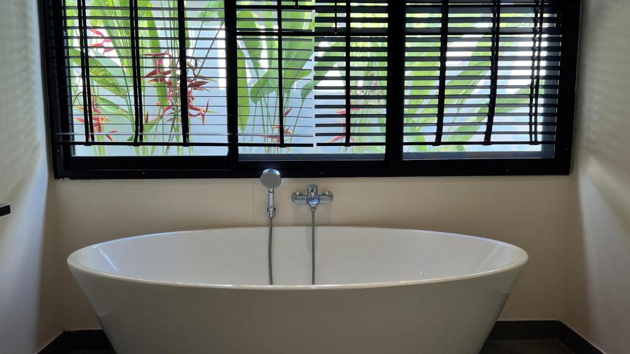 Plunge Tropic Villas 2 Naiharn Rawai Ngoại thất bức ảnh